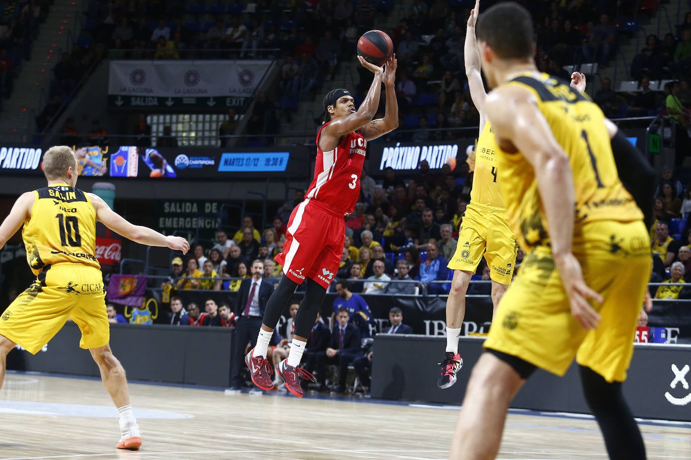El tercer cuarto fue en el que el Iberostar cimentó su victoria frente a un equipo donde no se dieron los pasos adelante necesarios por la baja de Booker