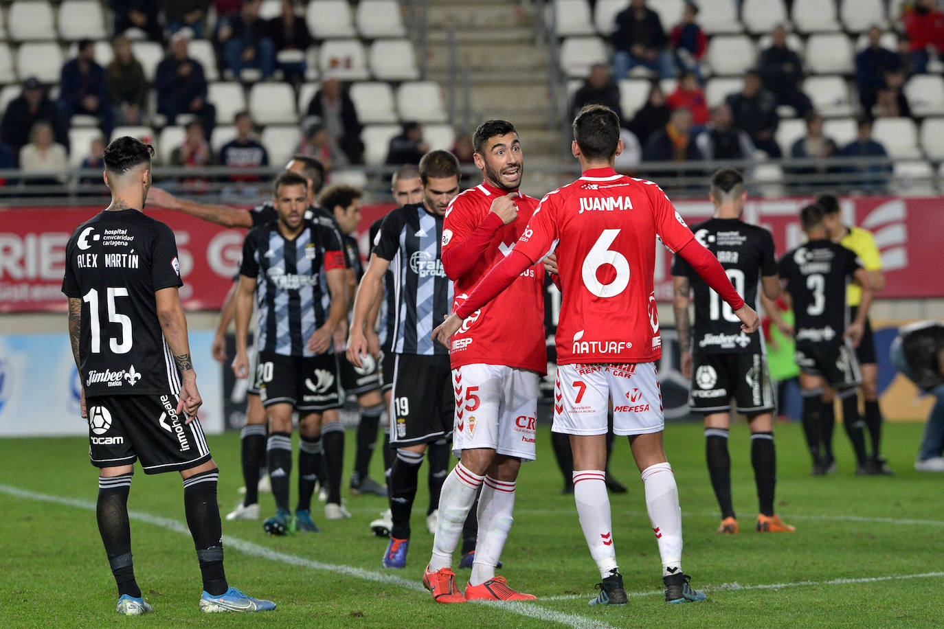 El Cartagena fue mejor en la primera parte, pero el amor propio de los de Adrián Hernández decantó un duelo en el que marcaron Edu Luna y Víctor Meseguer