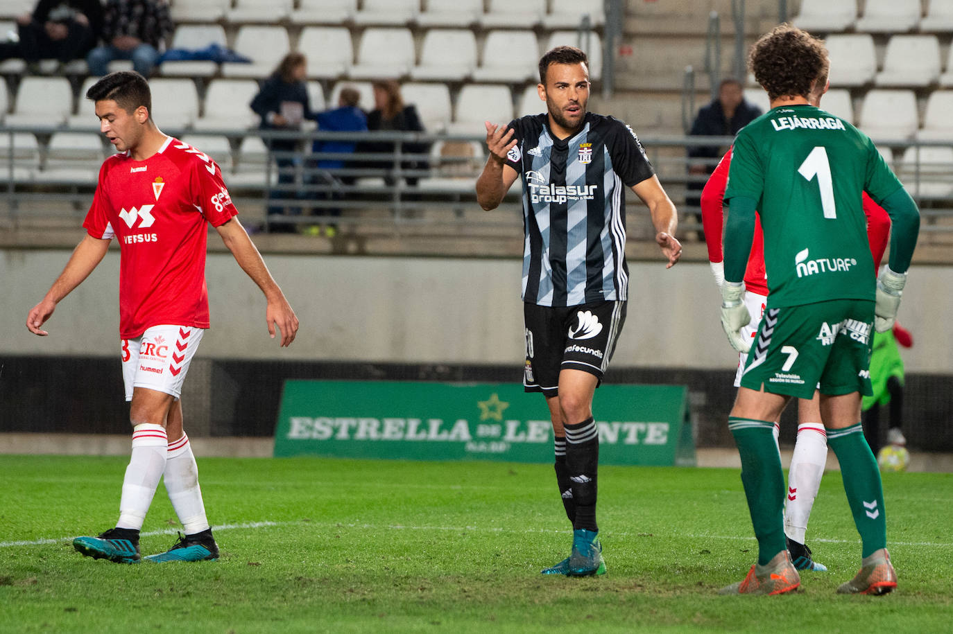 El Cartagena fue mejor en la primera parte, pero el amor propio de los de Adrián Hernández decantó un duelo en el que marcaron Edu Luna y Víctor Meseguer