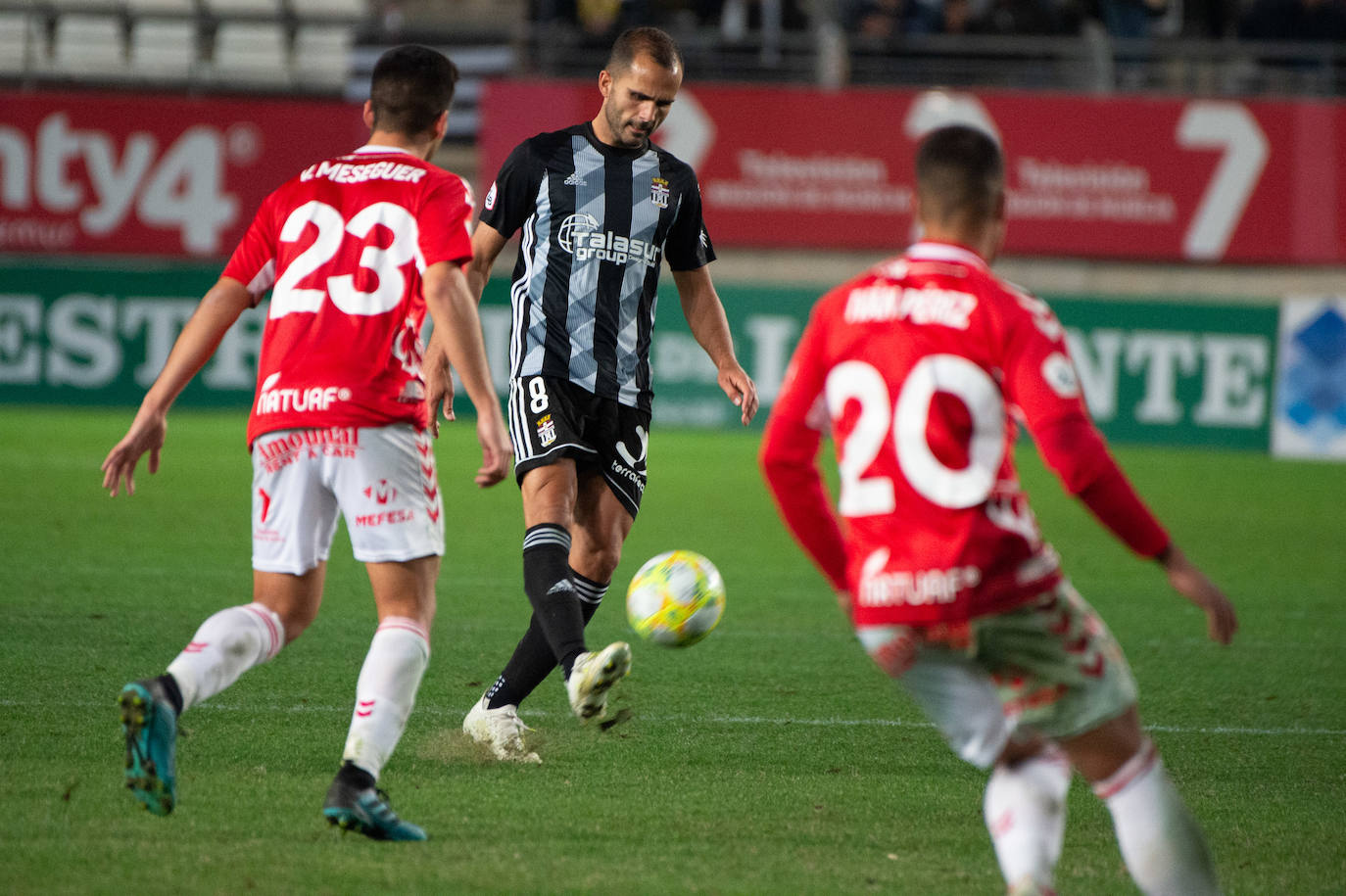 El Cartagena fue mejor en la primera parte, pero el amor propio de los de Adrián Hernández decantó un duelo en el que marcaron Edu Luna y Víctor Meseguer