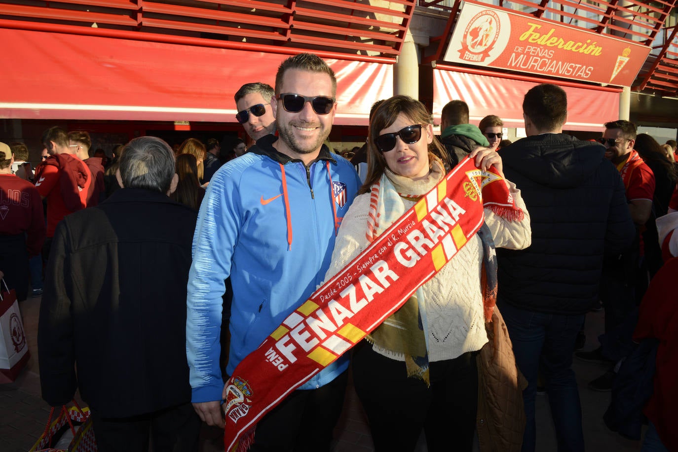 El Cartagena y su afición llegan al estadio Enrique Roca de Murcia con total normalidad y con menos aficionados en los alrededores del campo que otras temporadas