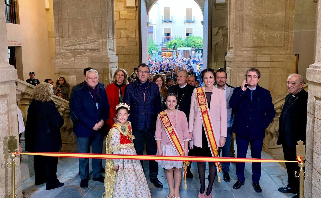 Acto de inauguración del belén municipal, este domingo, en Murcia.