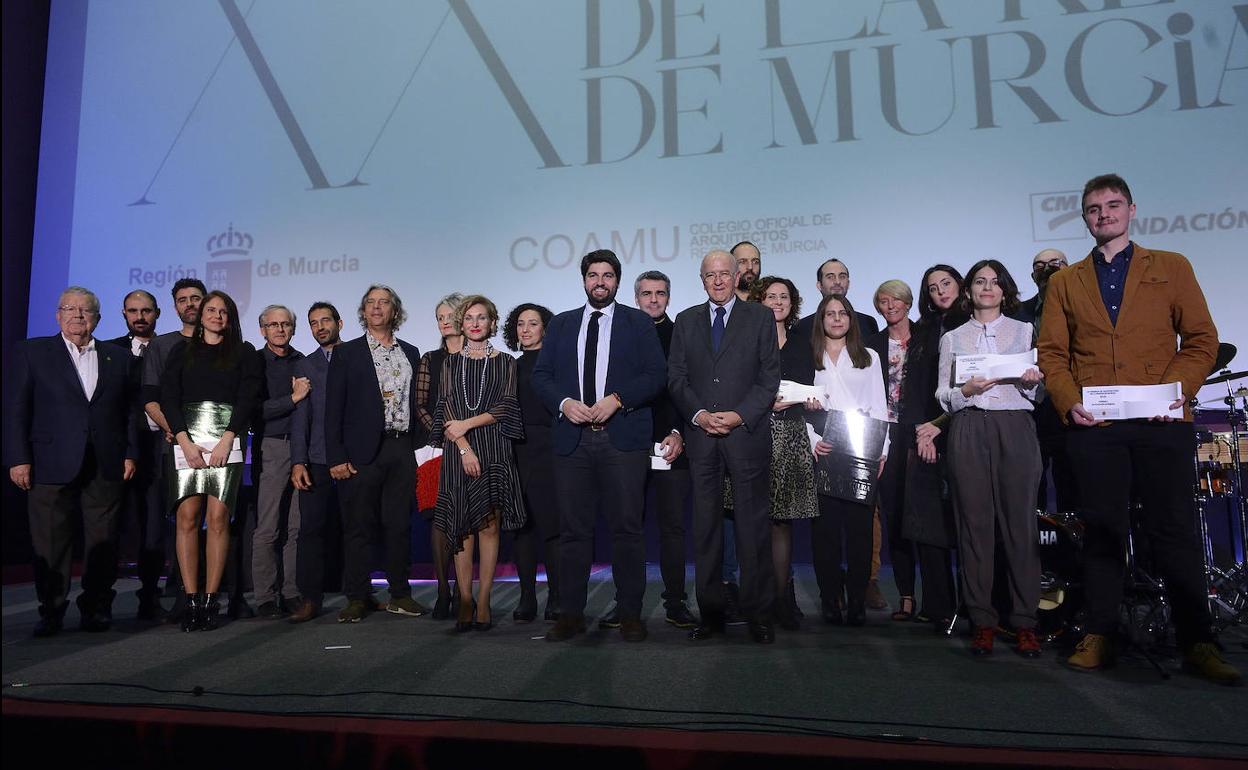 Todos los premiados, anoche, en la gala de entrega de los XX Premios de Arquitectura de la Región, celebrada en la Filmoteca Regional Francisco Rabal.