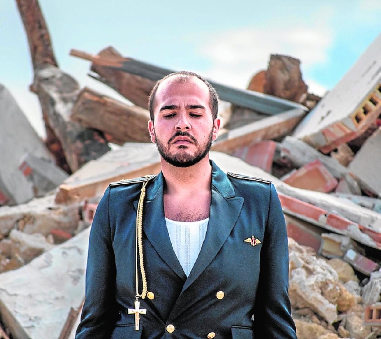 Emilio Manzano caracterizado para la obra. :: 