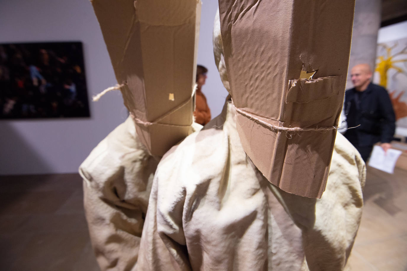 La muestra trae por primera vez a la Región de Murcia una selección de obras de la Colección de Arte Contemporáneo de la Fundación Caja Mediterráneo, que aglutina 213 piezas de los artistas españoles más destacados de la democracia. 