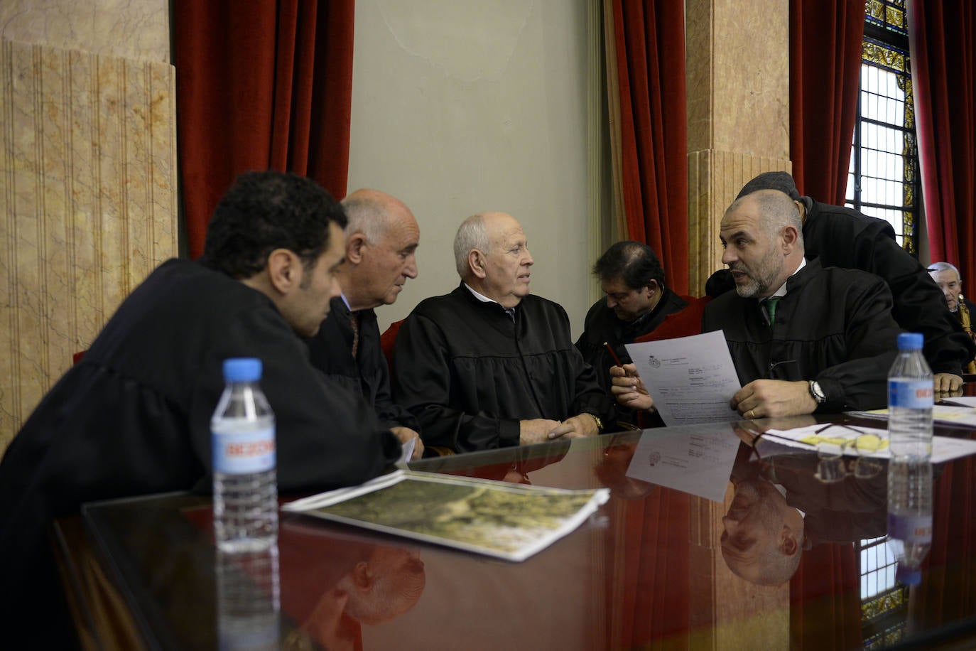 El Consejo de Hombres Buenos celebró ayer en el Salón de Plenos del Ayuntamiento de Murcia una sesión ordinaria.