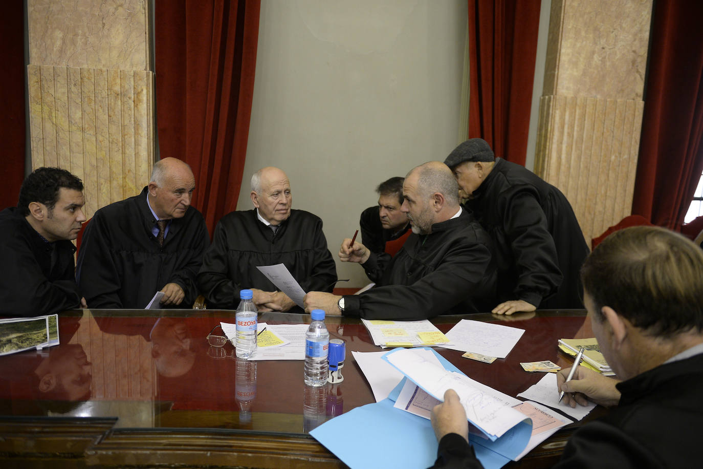 El Consejo de Hombres Buenos celebró ayer en el Salón de Plenos del Ayuntamiento de Murcia una sesión ordinaria.