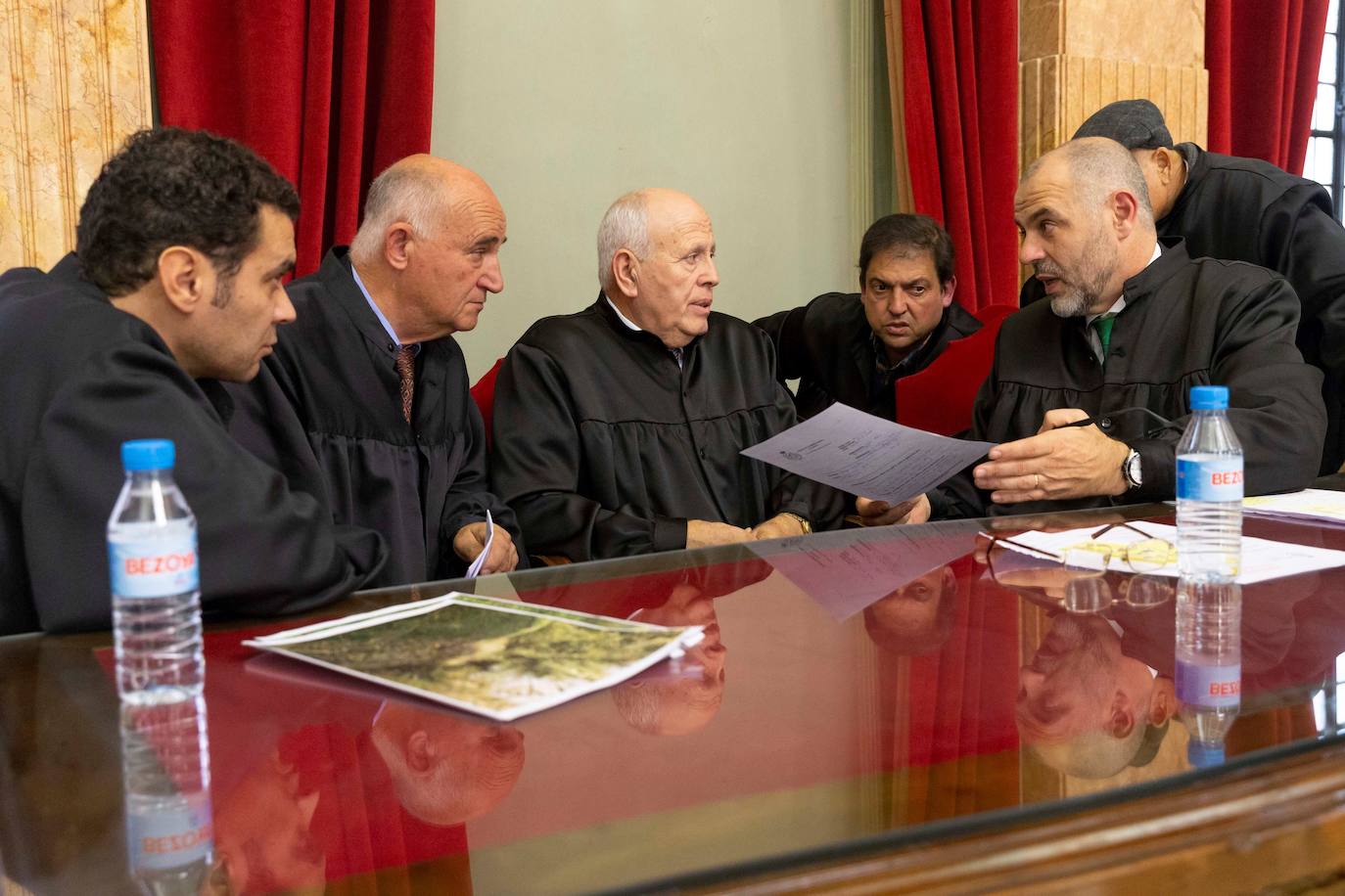 El Consejo de Hombres Buenos celebró ayer en el Salón de Plenos del Ayuntamiento de Murcia una sesión ordinaria.
