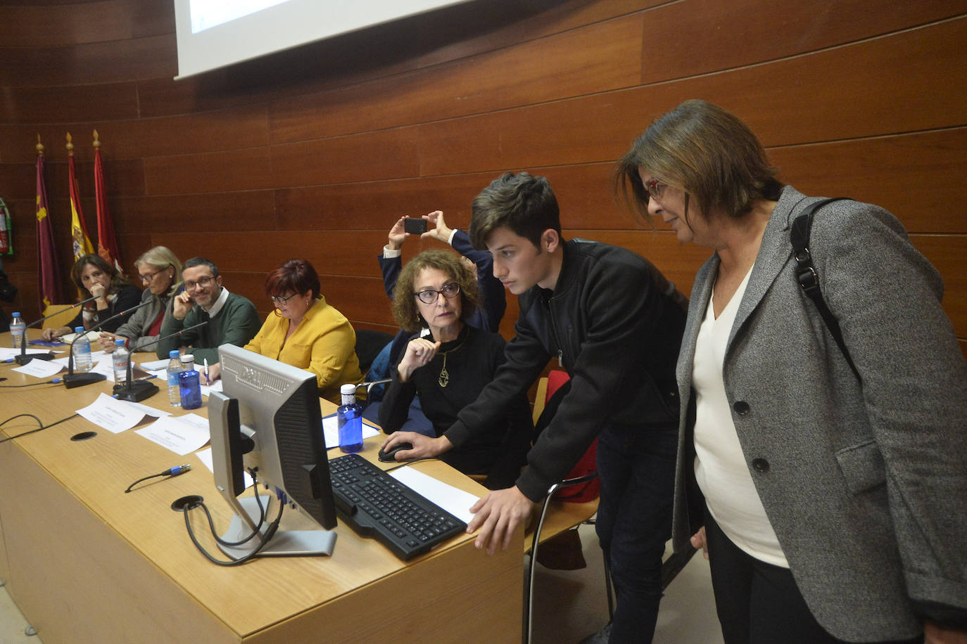 Asociaciones de padres, de usuarios de la sanidad y organizaciones de atención a adicciones reclaman medidas para frenar «un problema de salud pública».