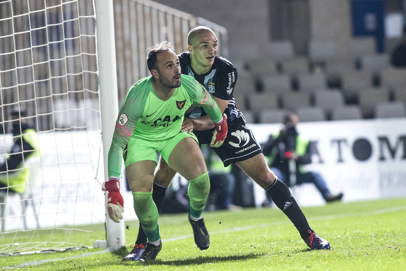 El Cartagena se lleva el partido contra el UCAM Murcia sin demasiada brillantez, pero consigue olvidar su derrota ante el Real Murcia y seguir líder