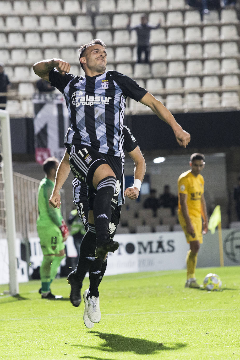 El Cartagena se lleva el partido contra el UCAM Murcia sin demasiada brillantez, pero consigue olvidar su derrota ante el Real Murcia y seguir líder