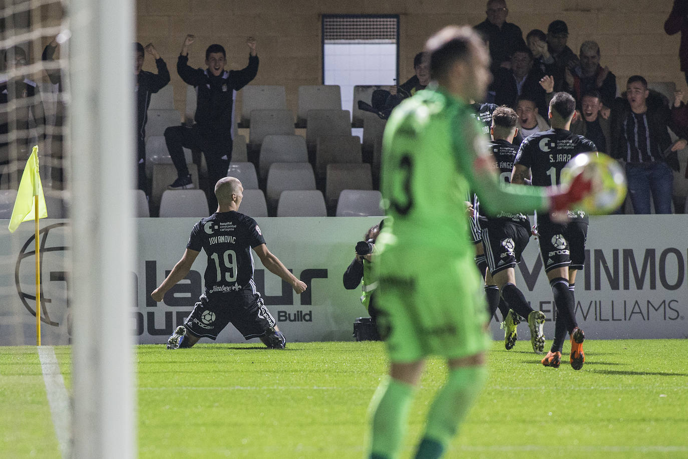 El Cartagena se lleva el partido contra el UCAM Murcia sin demasiada brillantez, pero consigue olvidar su derrota ante el Real Murcia y seguir líder