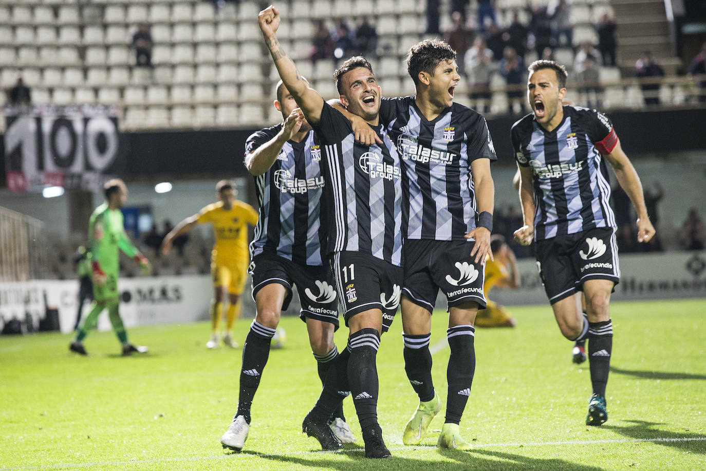 El Cartagena se lleva el partido contra el UCAM Murcia sin demasiada brillantez, pero consigue olvidar su derrota ante el Real Murcia y seguir líder