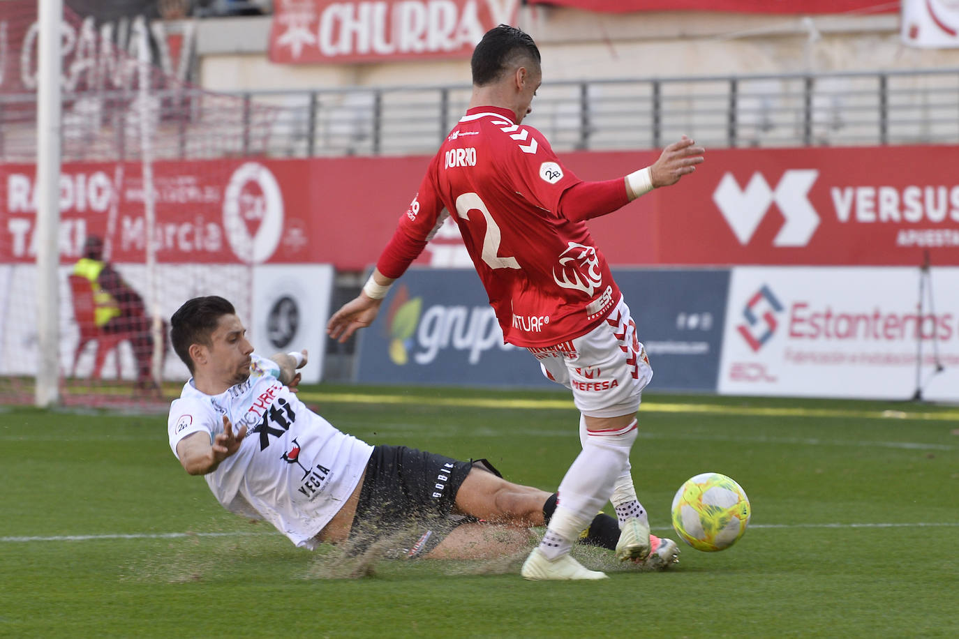 El equipo de Sandroni tira de oficio para llevarse los tres puntos del Enrique Roca, en un duelo en el que los granas no tuvieron ni fútbol ni acierto