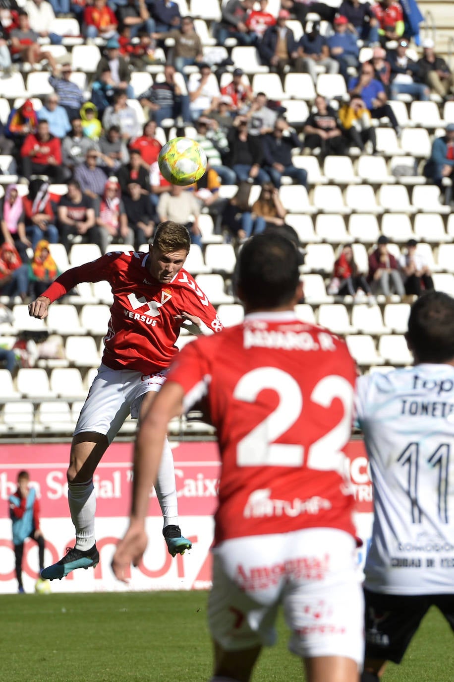 El equipo de Sandroni tira de oficio para llevarse los tres puntos del Enrique Roca, en un duelo en el que los granas no tuvieron ni fútbol ni acierto