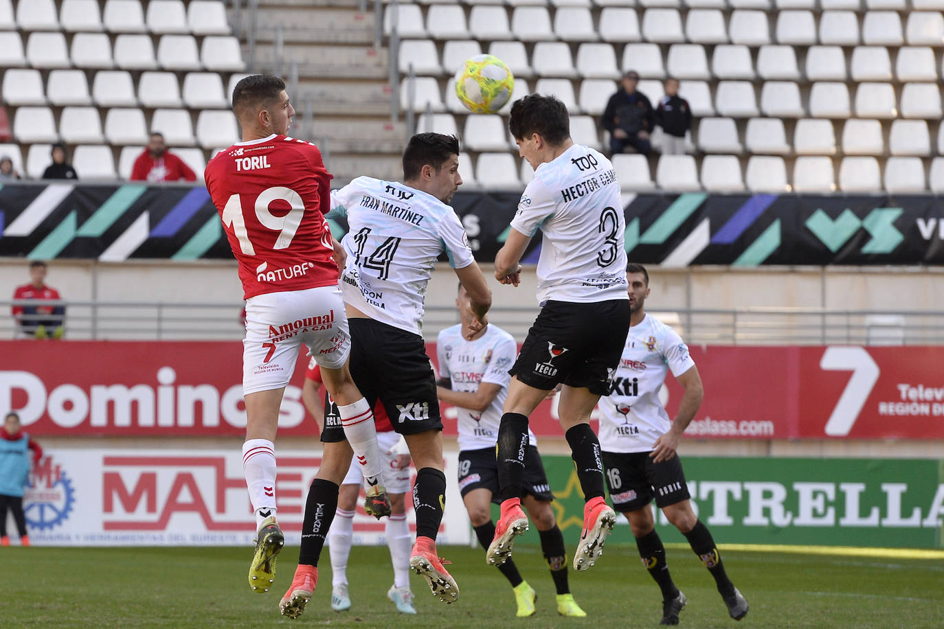 El equipo de Sandroni tira de oficio para llevarse los tres puntos del Enrique Roca, en un duelo en el que los granas no tuvieron ni fútbol ni acierto