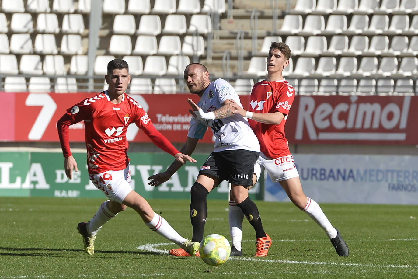 El equipo de Sandroni tira de oficio para llevarse los tres puntos del Enrique Roca, en un duelo en el que los granas no tuvieron ni fútbol ni acierto