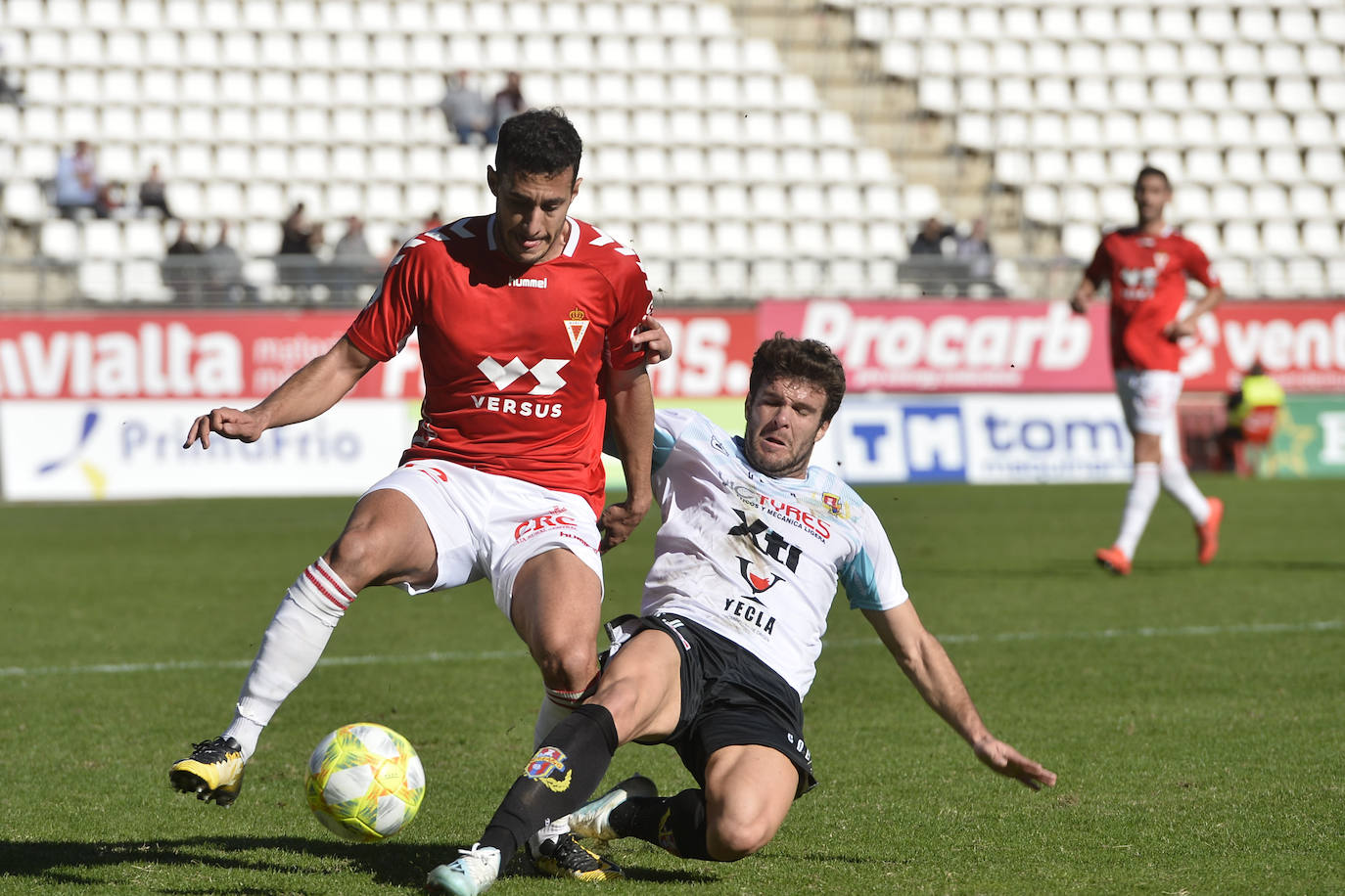 El equipo de Sandroni tira de oficio para llevarse los tres puntos del Enrique Roca, en un duelo en el que los granas no tuvieron ni fútbol ni acierto