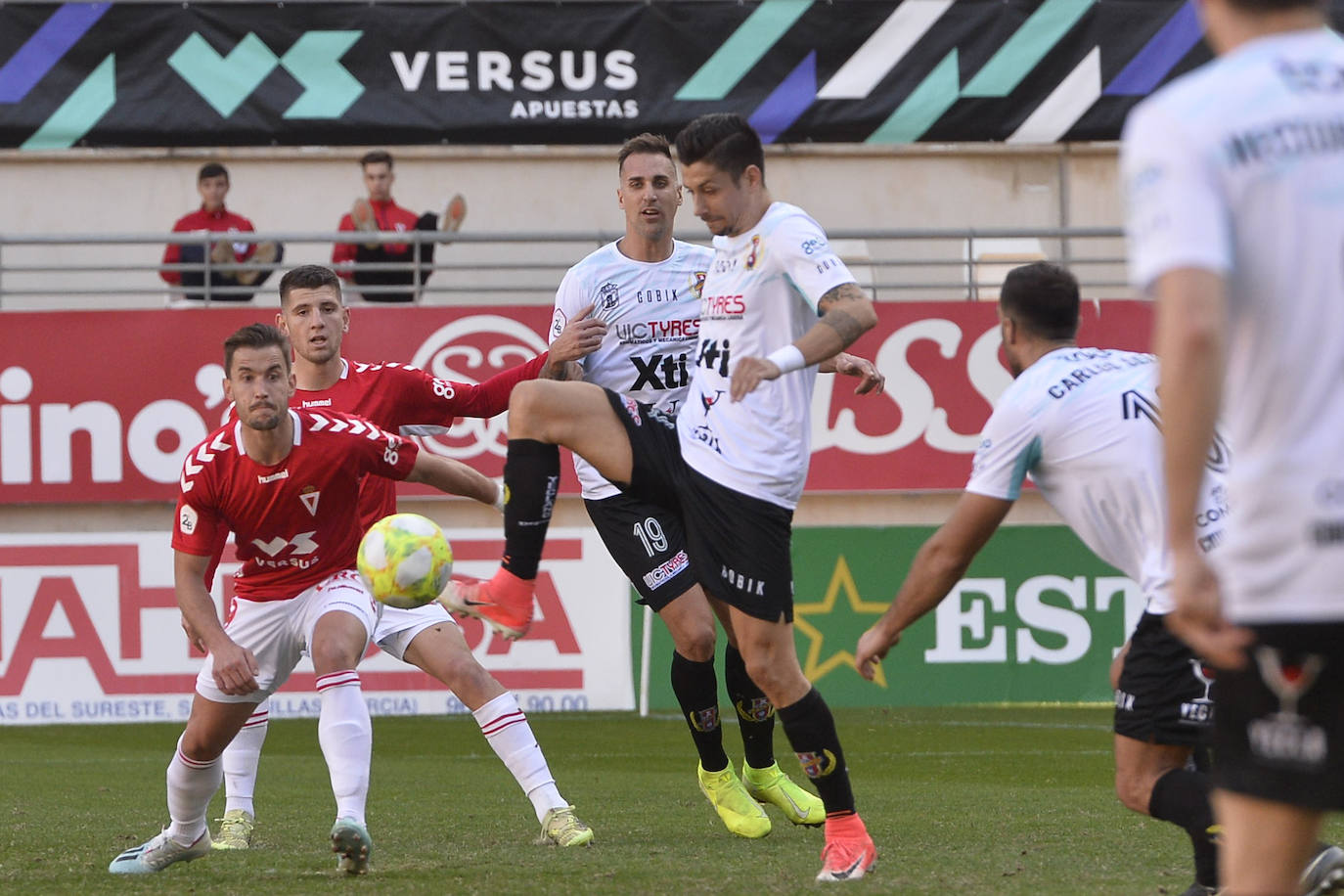 El equipo de Sandroni tira de oficio para llevarse los tres puntos del Enrique Roca, en un duelo en el que los granas no tuvieron ni fútbol ni acierto