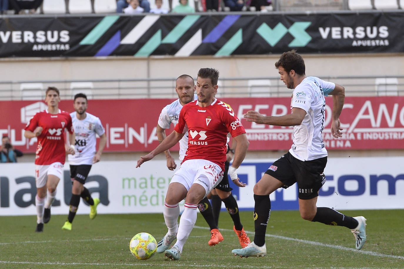 El equipo de Sandroni tira de oficio para llevarse los tres puntos del Enrique Roca, en un duelo en el que los granas no tuvieron ni fútbol ni acierto