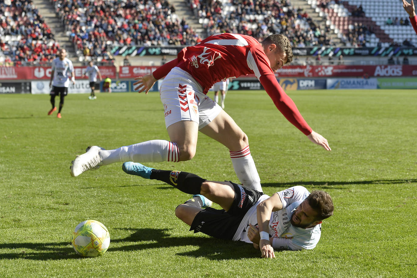 El equipo de Sandroni tira de oficio para llevarse los tres puntos del Enrique Roca, en un duelo en el que los granas no tuvieron ni fútbol ni acierto