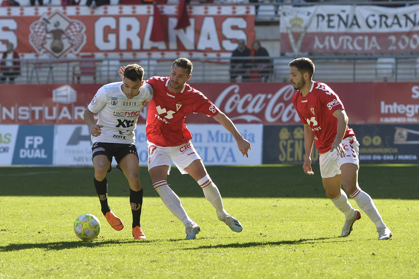 El equipo de Sandroni tira de oficio para llevarse los tres puntos del Enrique Roca, en un duelo en el que los granas no tuvieron ni fútbol ni acierto