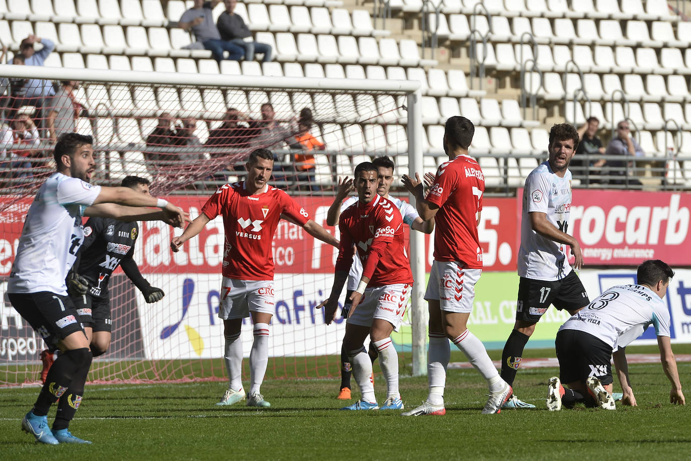 El equipo de Sandroni tira de oficio para llevarse los tres puntos del Enrique Roca, en un duelo en el que los granas no tuvieron ni fútbol ni acierto