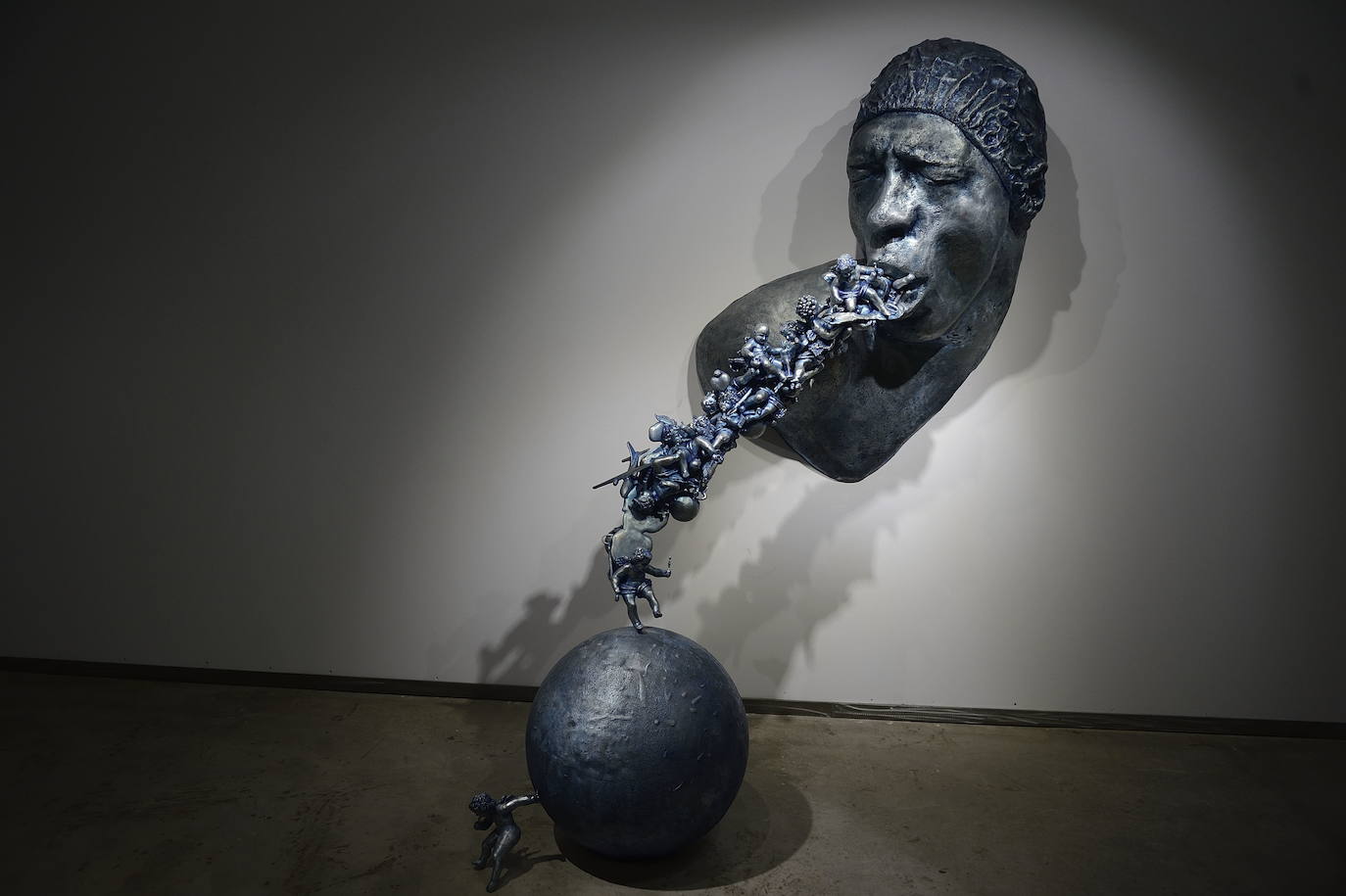 El artista yeclano muestra una colección de esculturas de aluminio