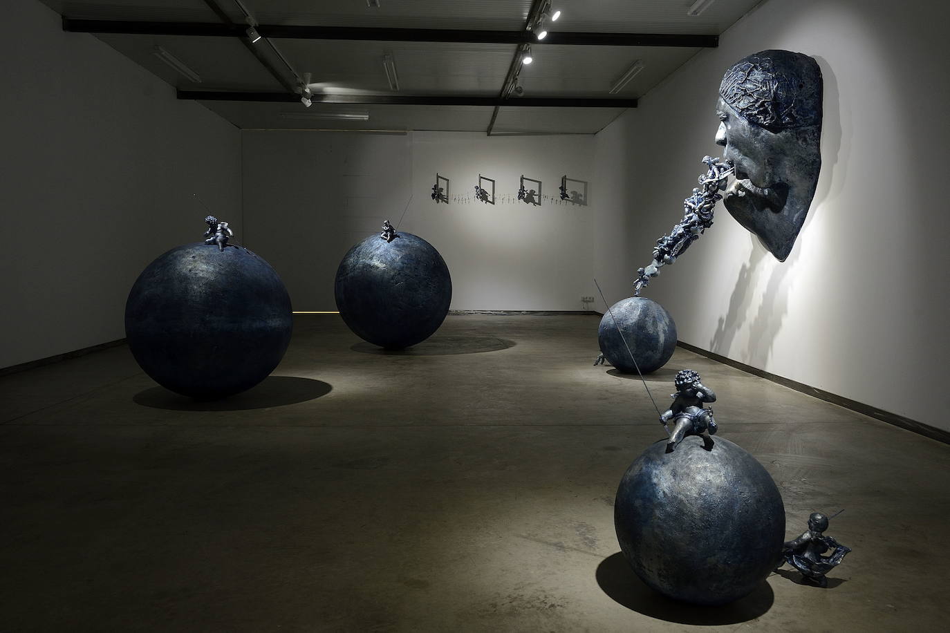 El artista yeclano muestra una colección de esculturas de aluminio