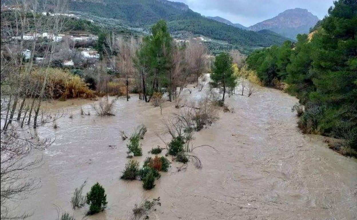 El río Segura se desborda en el municipio de Yeste.