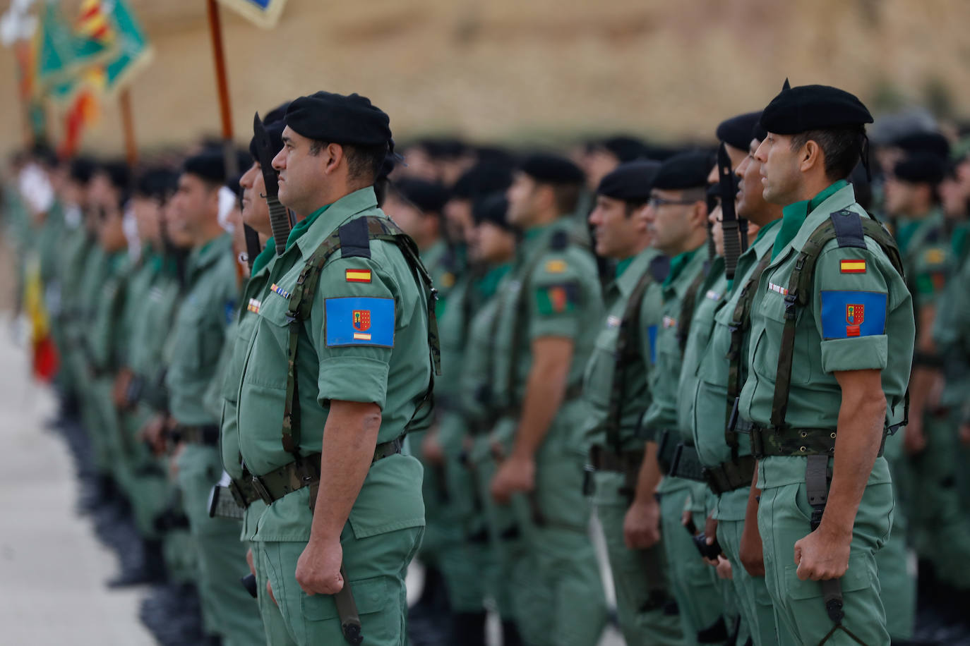 Las instalaciones del acuartelamiento de Santa Bárbara, en la pedanía murciana de Javalí Nuevo, acogieron este viernes la ceremonia de entrega de mando del Regimiento de Infantería 'Zaragoza nº5', en la que tomó posesión del cargo el coronel Francisco Herrera Cruz, que ha venido a reemplazar a José Ruipérez. 
