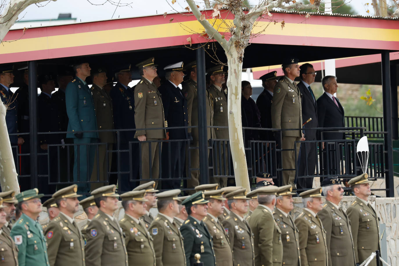 Las instalaciones del acuartelamiento de Santa Bárbara, en la pedanía murciana de Javalí Nuevo, acogieron este viernes la ceremonia de entrega de mando del Regimiento de Infantería 'Zaragoza nº5', en la que tomó posesión del cargo el coronel Francisco Herrera Cruz, que ha venido a reemplazar a José Ruipérez. 