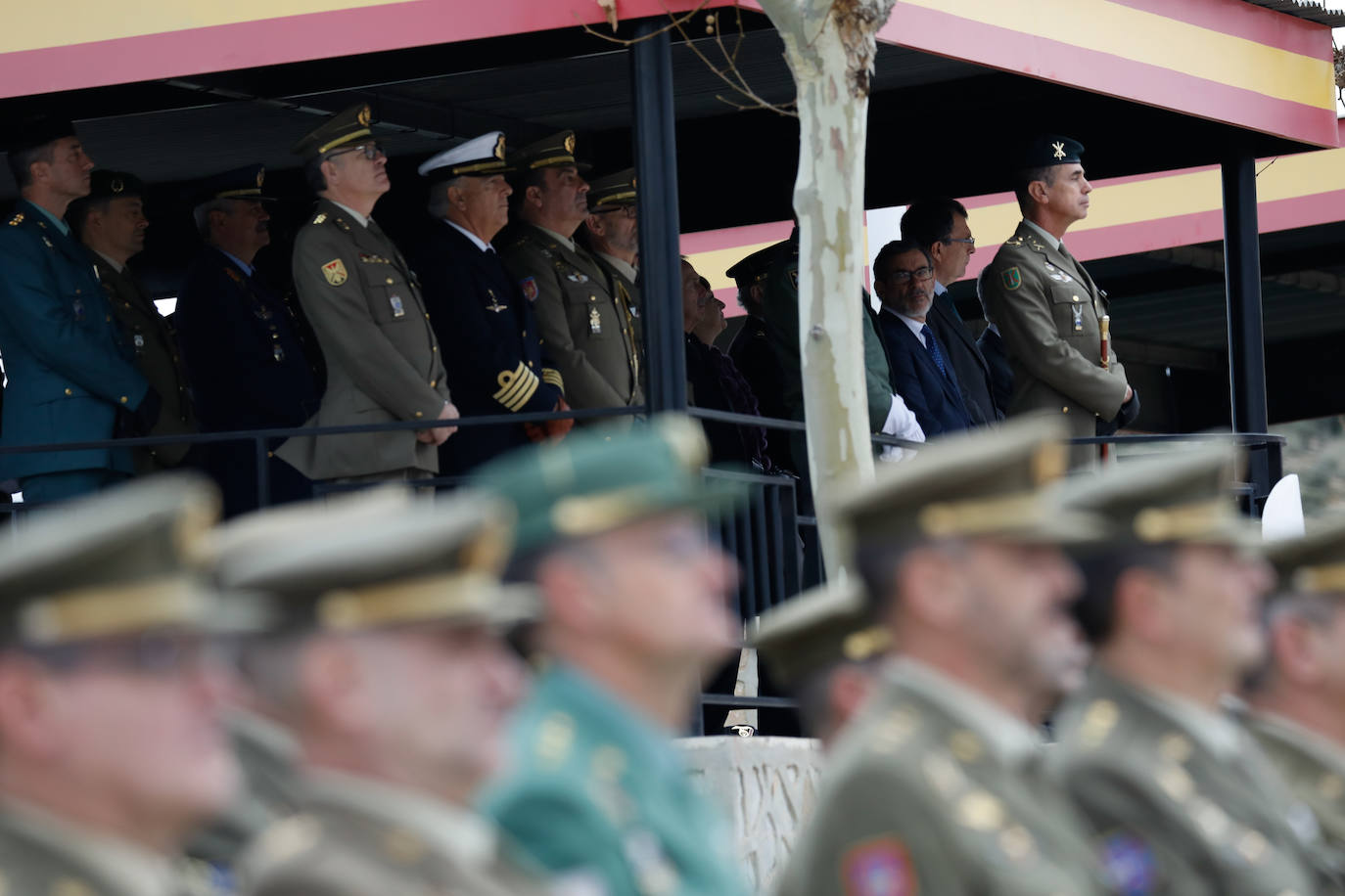 Las instalaciones del acuartelamiento de Santa Bárbara, en la pedanía murciana de Javalí Nuevo, acogieron este viernes la ceremonia de entrega de mando del Regimiento de Infantería 'Zaragoza nº5', en la que tomó posesión del cargo el coronel Francisco Herrera Cruz, que ha venido a reemplazar a José Ruipérez. 