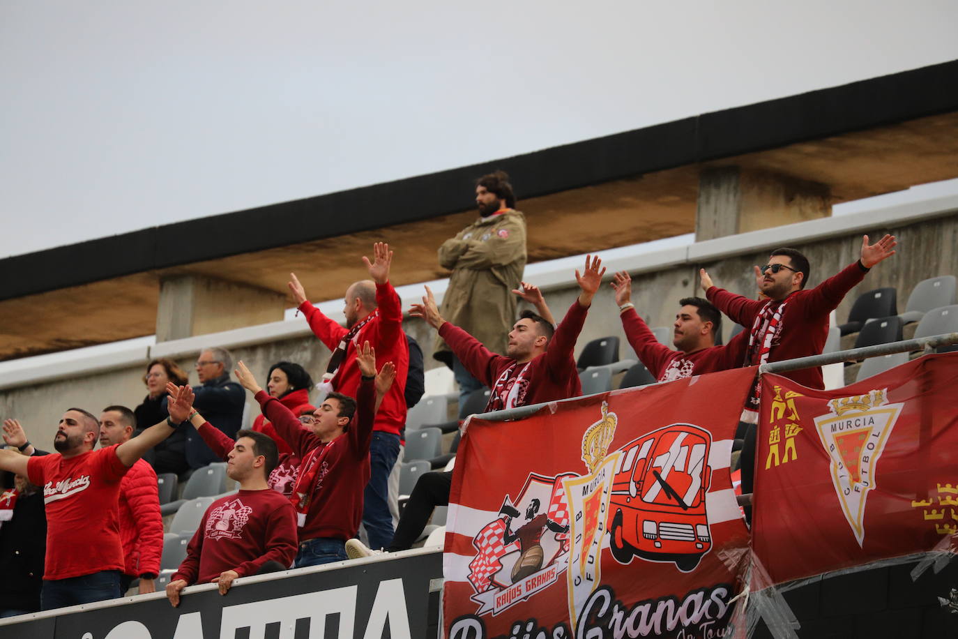 El conjunto grana firma una actuación positiva en el campo del segundo clasificado pero el resultado no le sirve para alejarse del descenso