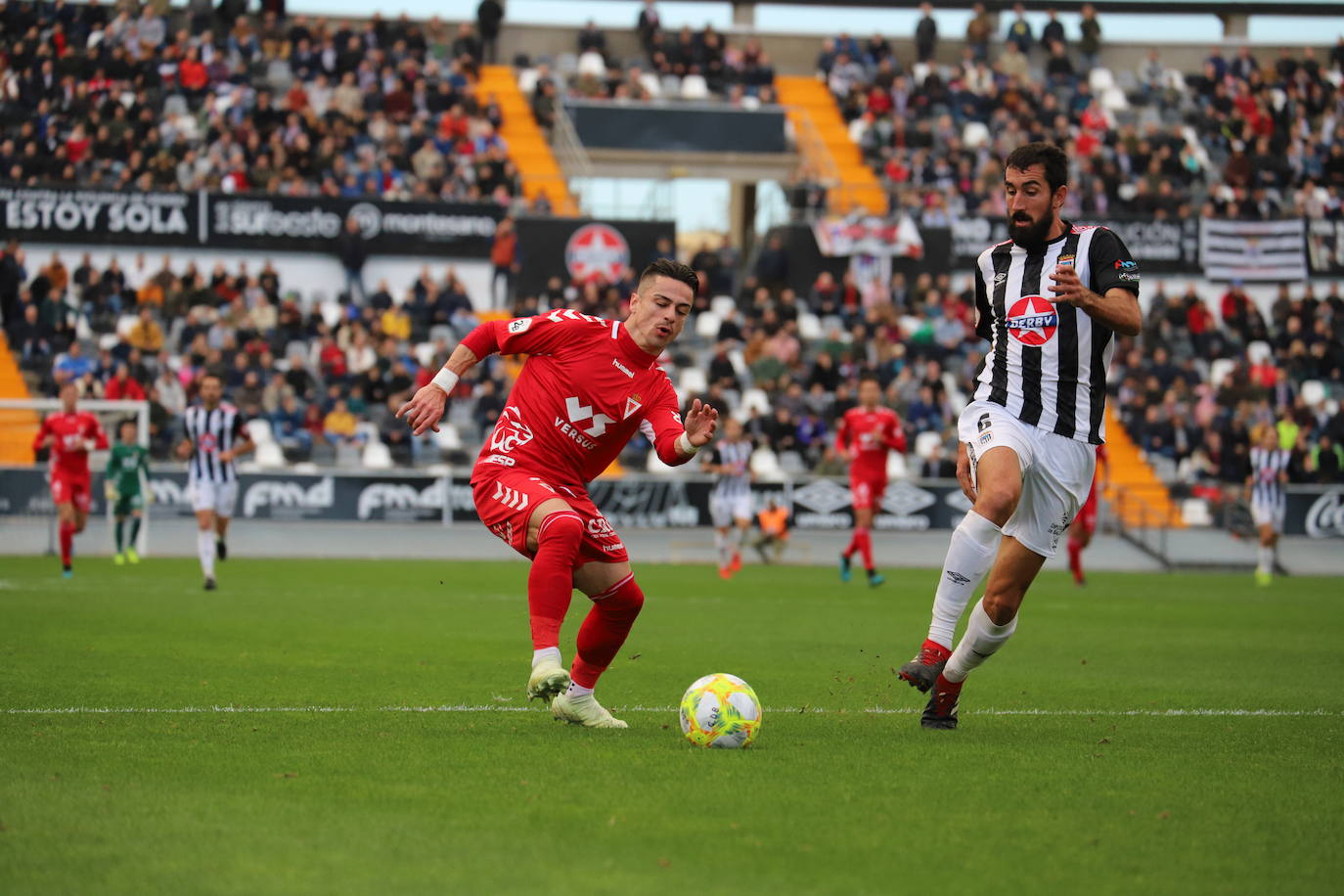El conjunto grana firma una actuación positiva en el campo del segundo clasificado pero el resultado no le sirve para alejarse del descenso