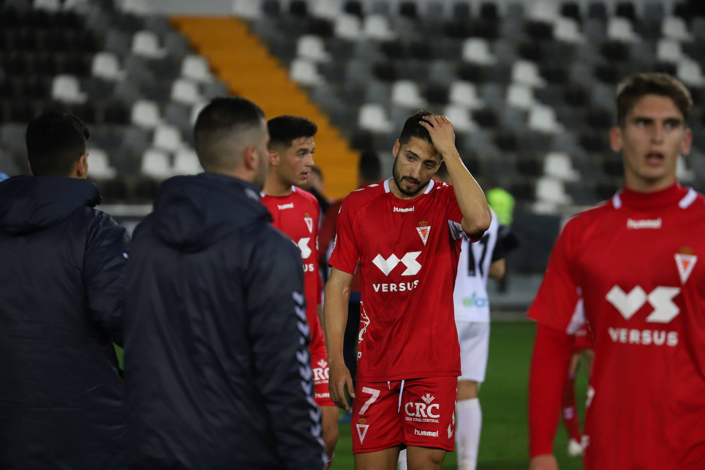 El conjunto grana firma una actuación positiva en el campo del segundo clasificado pero el resultado no le sirve para alejarse del descenso