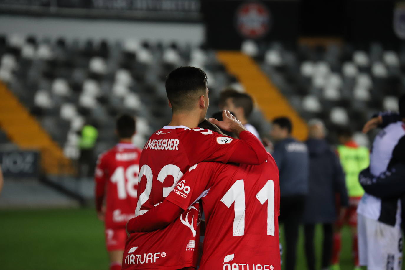 El conjunto grana firma una actuación positiva en el campo del segundo clasificado pero el resultado no le sirve para alejarse del descenso