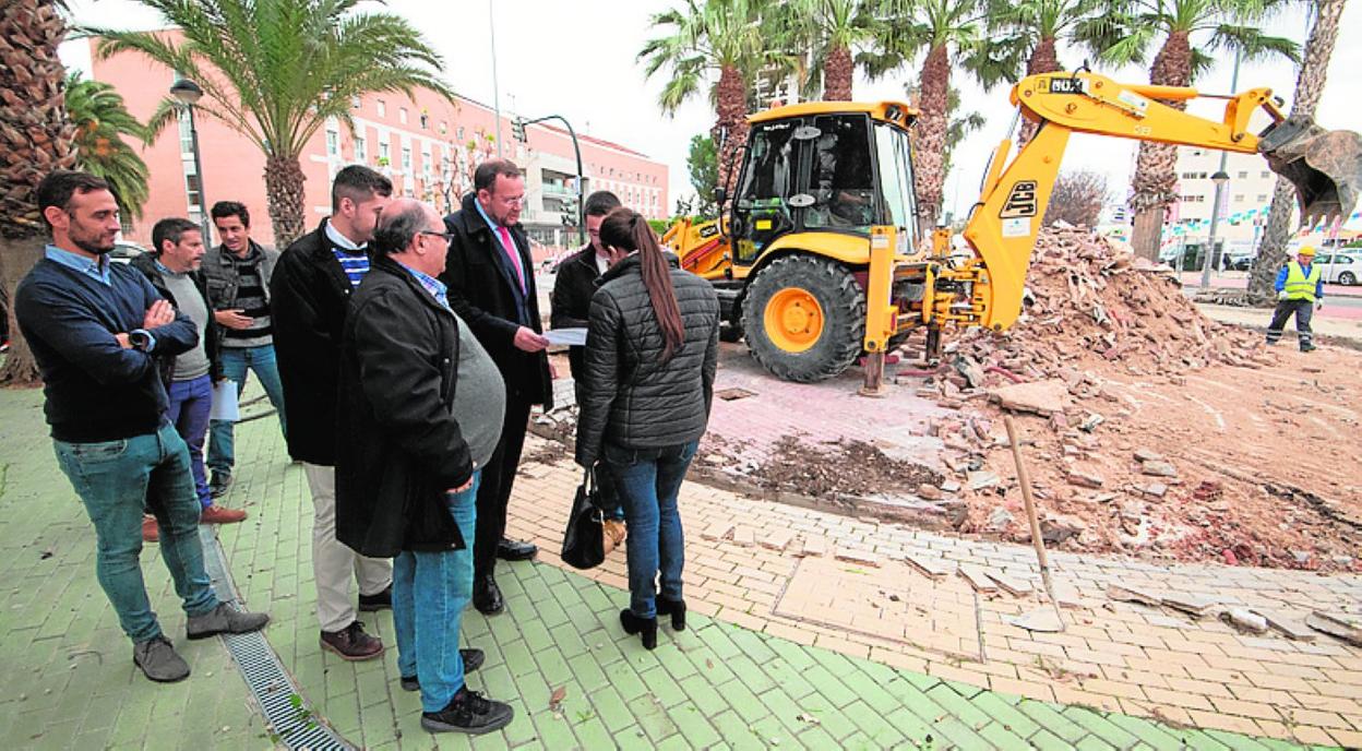 Representantes municipales, en la última visita a las obras. 