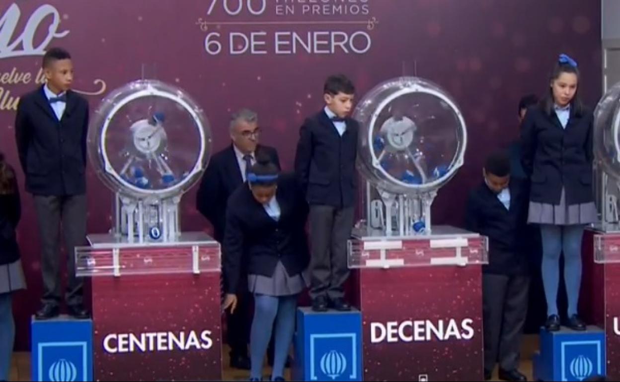 Momento del sorteo del Niño.