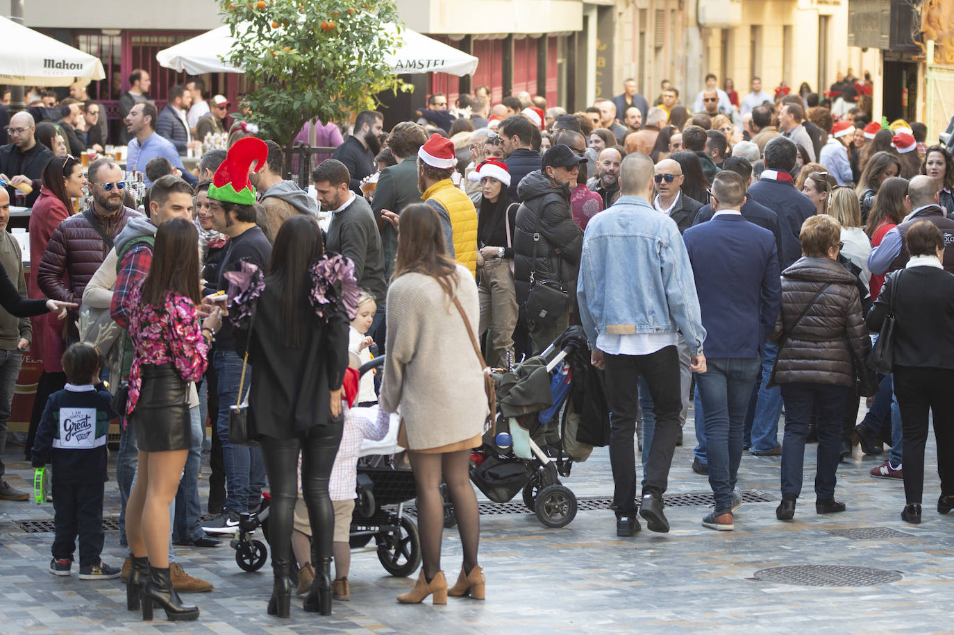 Miles de personas tomaron las calles este martes desde la hora de comer para celebrar la Nochebuena junto a familiares y amigos