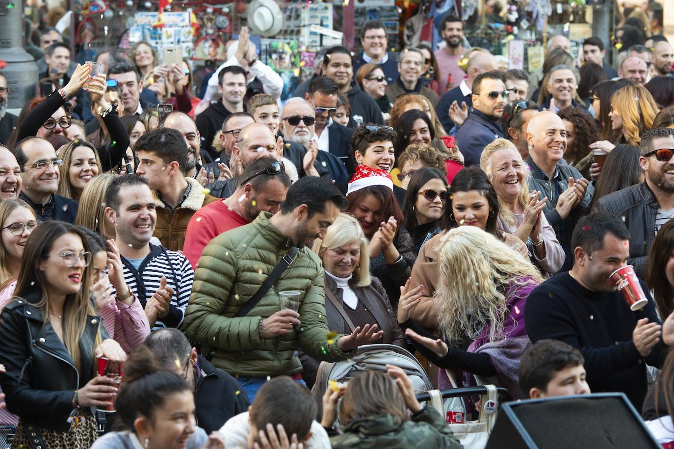 Miles de personas tomaron las calles este martes desde la hora de comer para celebrar la Nochebuena junto a familiares y amigos