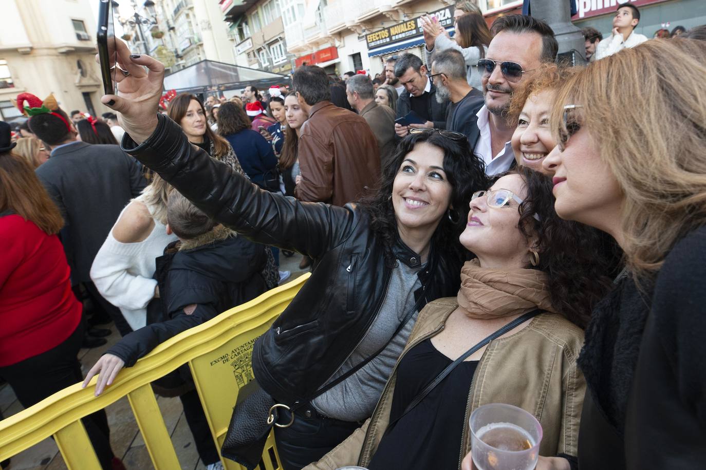 Miles de personas tomaron las calles este martes desde la hora de comer para celebrar la Nochebuena junto a familiares y amigos