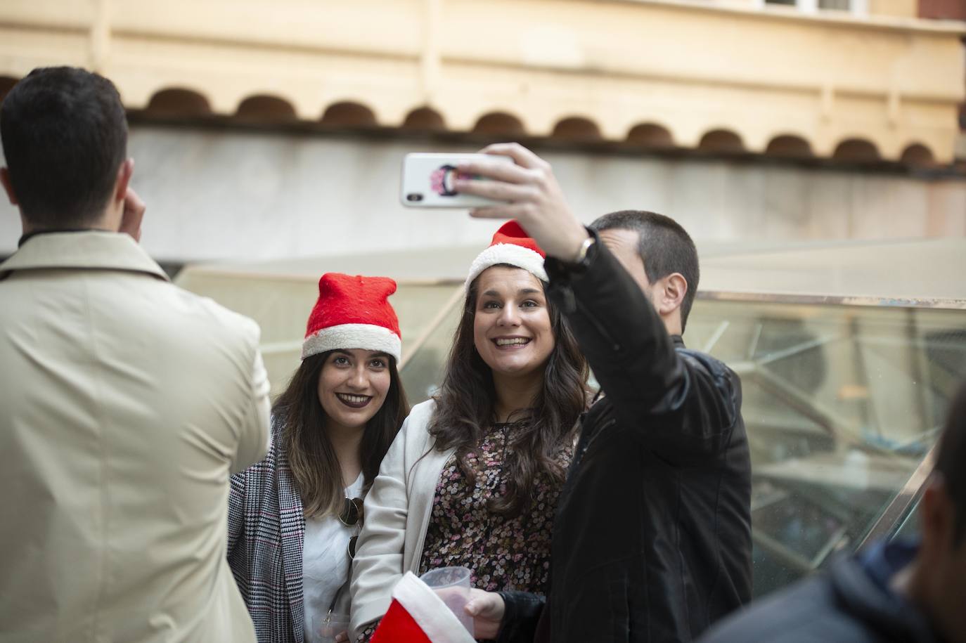 Miles de personas tomaron las calles este martes desde la hora de comer para celebrar la Nochebuena junto a familiares y amigos