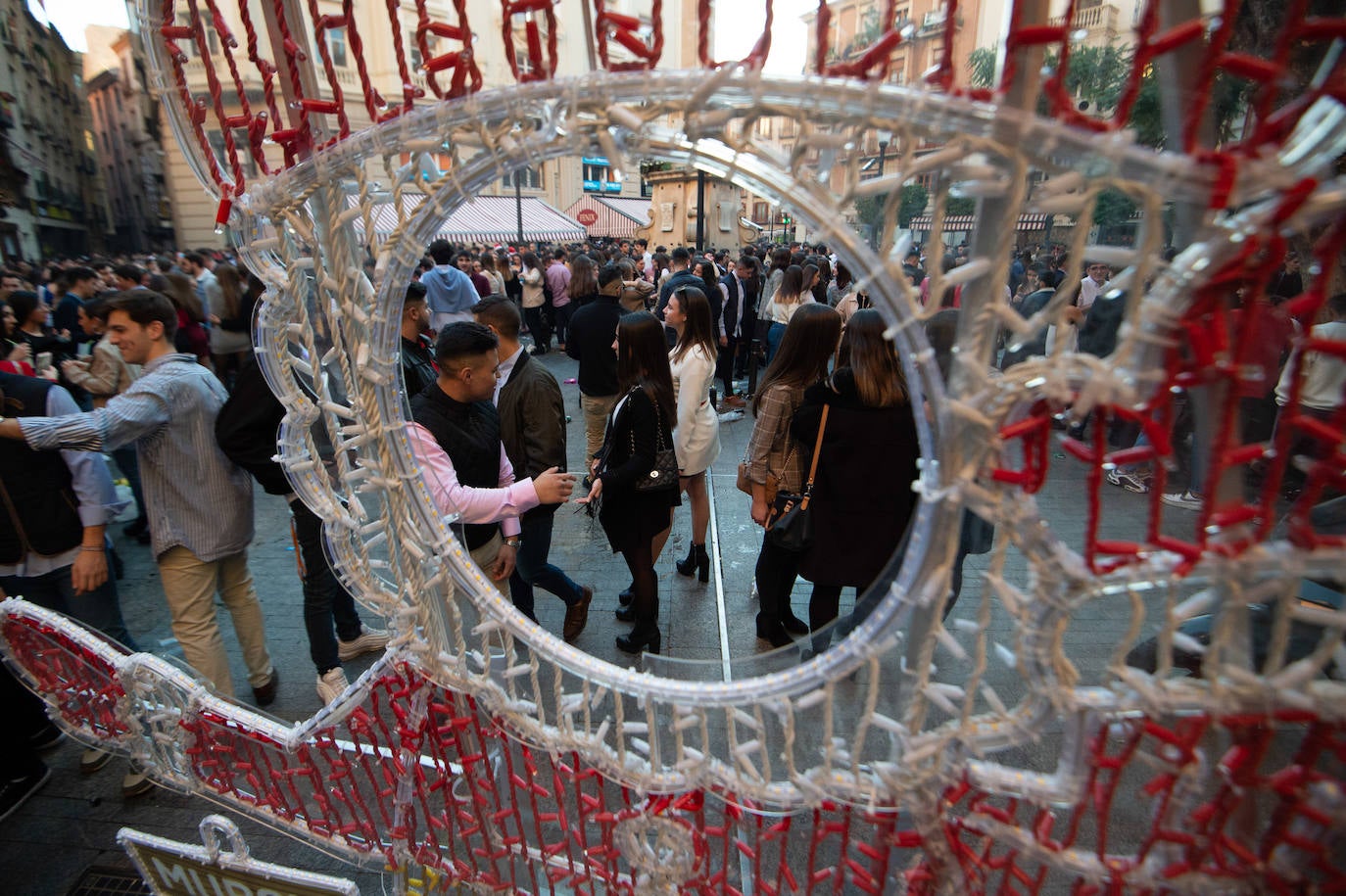 Miles de personas tomaron las calles este martes desde la hora de comer para celebrar la Nochebuena junto a familiares y amigos