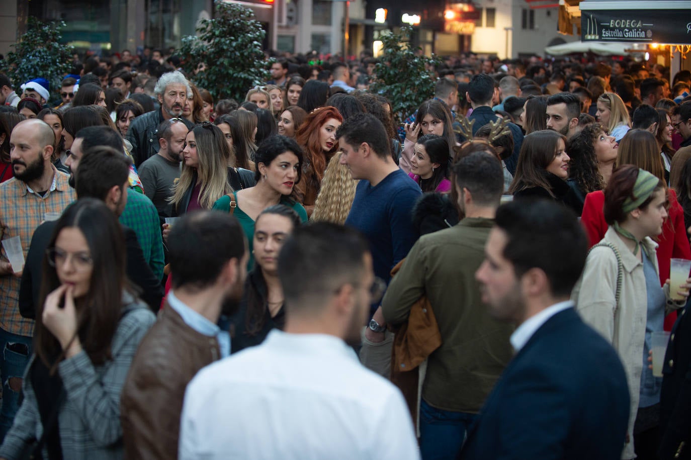 Miles de personas tomaron las calles este martes desde la hora de comer para celebrar la Nochebuena junto a familiares y amigos