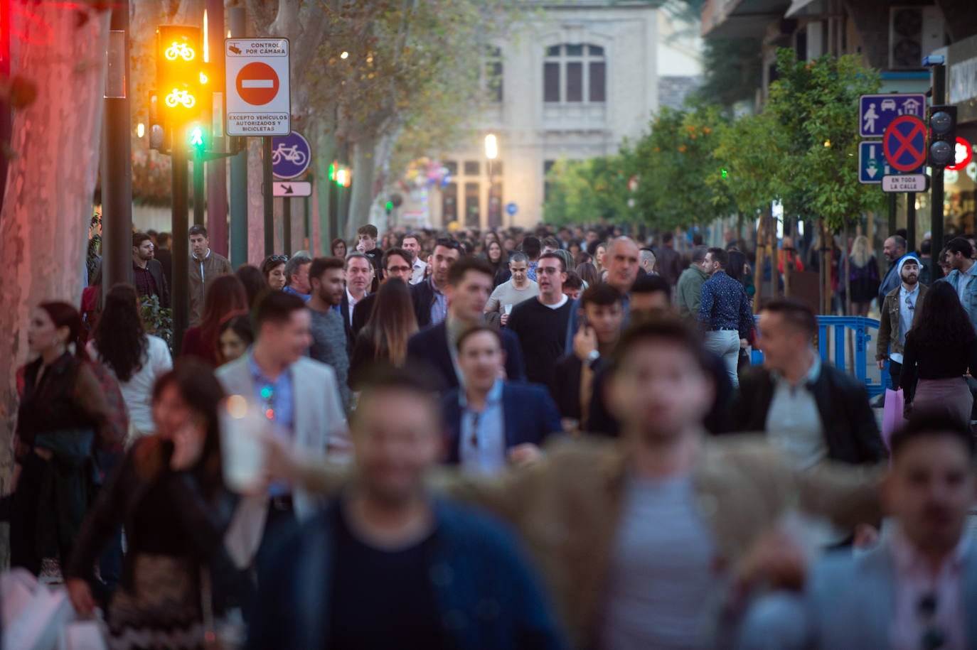 Miles de personas tomaron las calles este martes desde la hora de comer para celebrar la Nochebuena junto a familiares y amigos