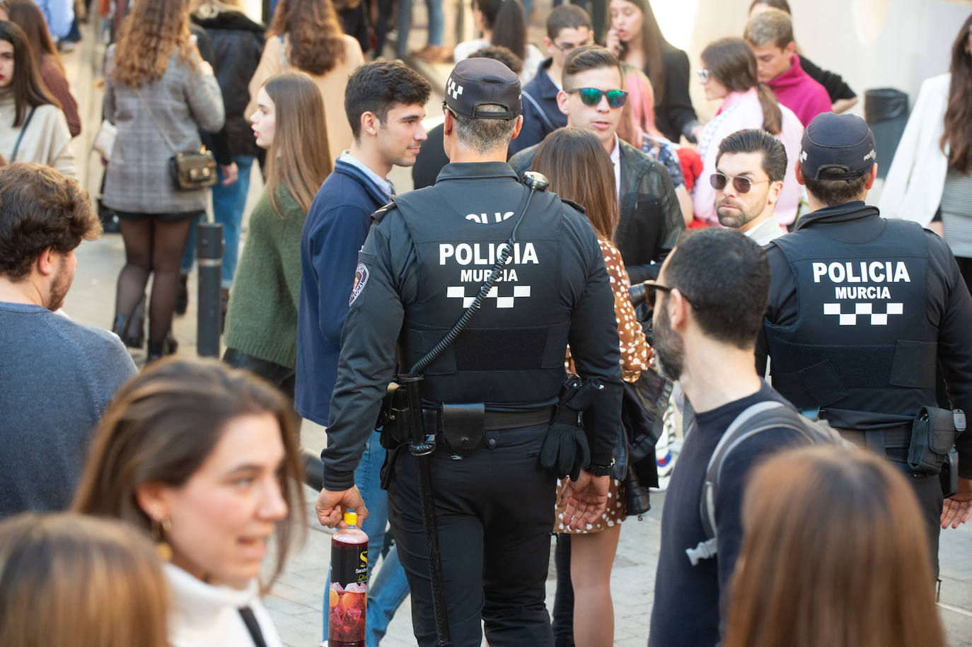 Miles de personas tomaron las calles este martes desde la hora de comer para celebrar la Nochebuena junto a familiares y amigos
