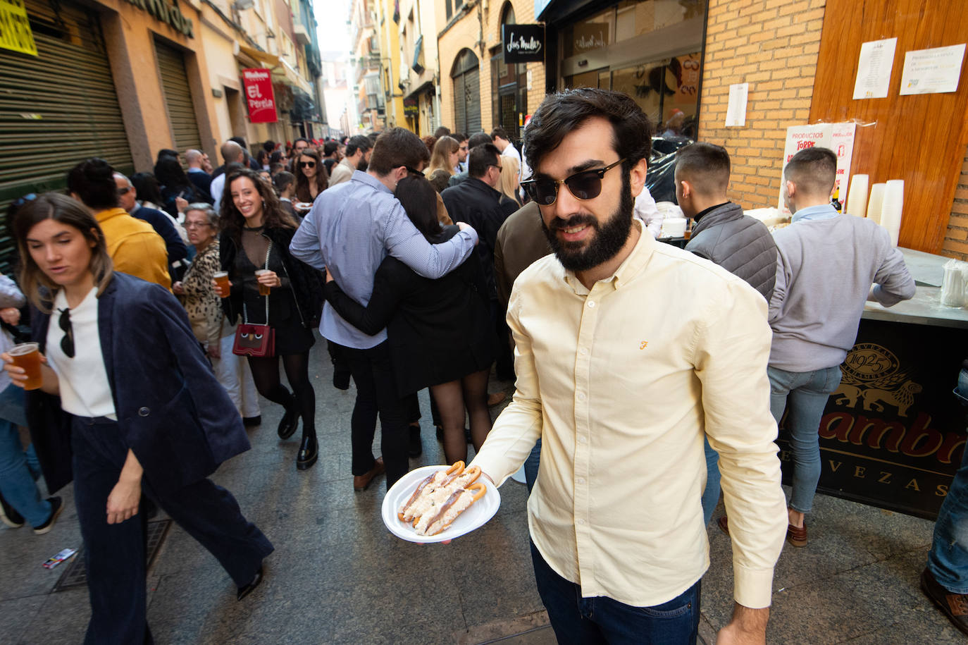 Miles de personas tomaron las calles este martes desde la hora de comer para celebrar la Nochebuena junto a familiares y amigos