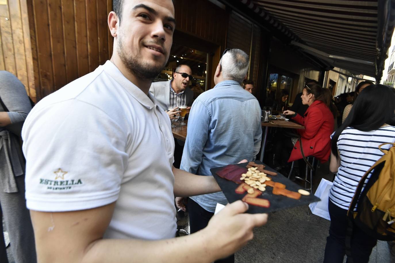 Miles de personas tomaron las calles este martes desde la hora de comer para celebrar la Nochebuena junto a familiares y amigos