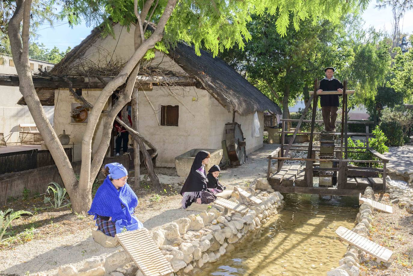 Fotos: La Navidad vuelve a cobrar vida en El Raal